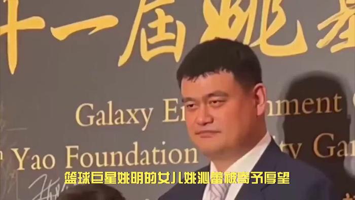 How tall is Yao Ming's female at the age of 14 (equaling Yao Ming's height! The 14-year-old girl is 2.26 meters tall and dominates the basket and no one can defend it)